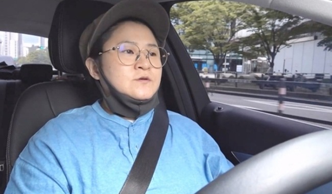 나 혼자 산다 647회 김신영, 10년째 셀프 이발…손 감각으로 뒷머리 정리
